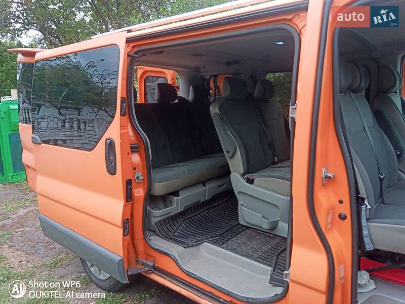 Мінівен Opel Vivaro 2010 в Дніпрі фото 2 Мінівен Opel Vivaro 2010 в Дніпрі