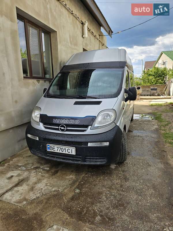 Мінівен Opel Vivaro 2004 в Коблевому