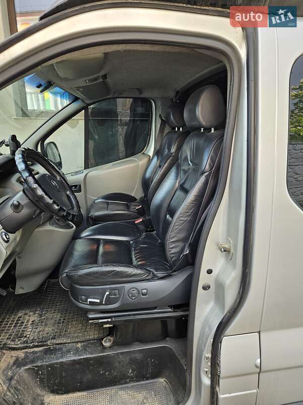 Мінівен Opel Vivaro 2004 в Коблевому