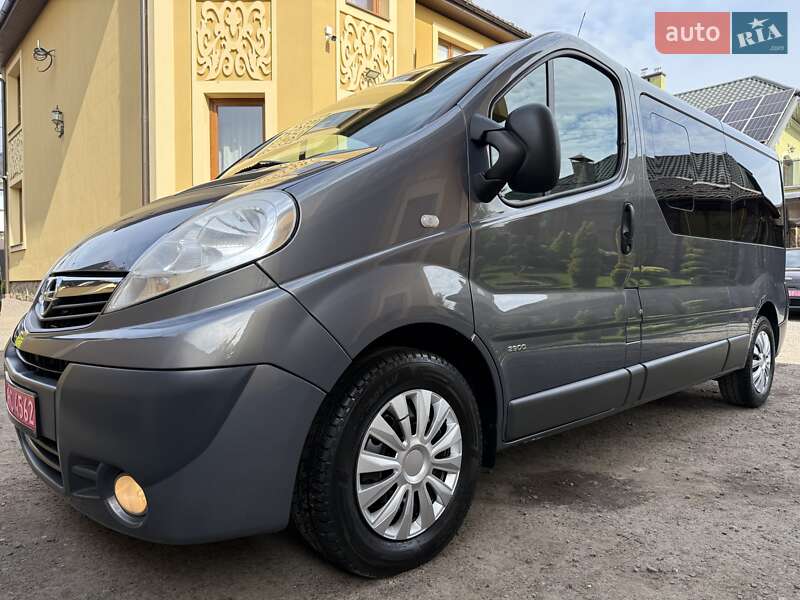 Мінівен Opel Vivaro 2013 в 