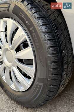 Мінівен Opel Vivaro 2013 в 