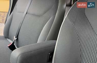 Мінівен Opel Vivaro 2013 в 