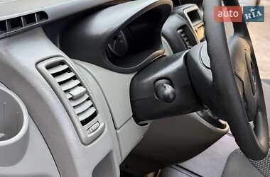 Мінівен Opel Vivaro 2013 в 