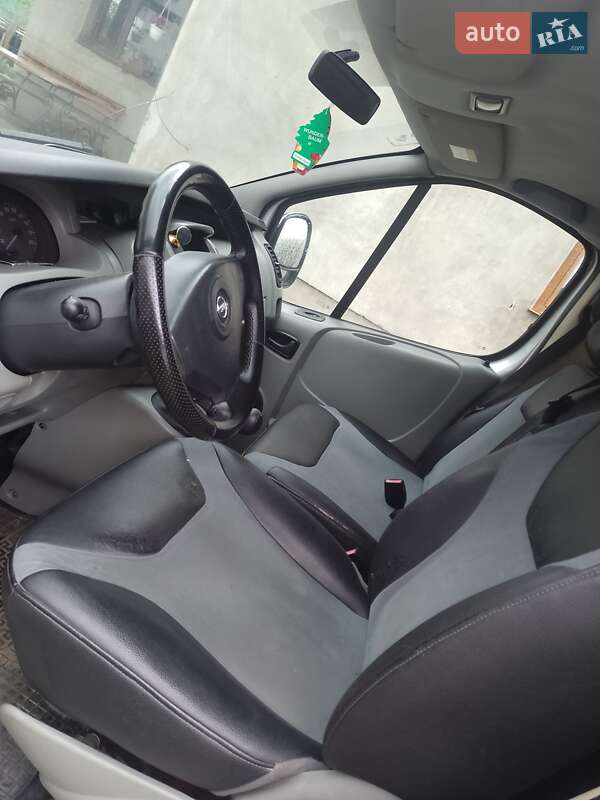 Минивэн Opel Vivaro 2005 в Мостиске