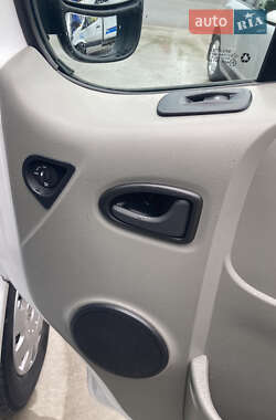 Грузовой фургон Opel Vivaro 2012 в 