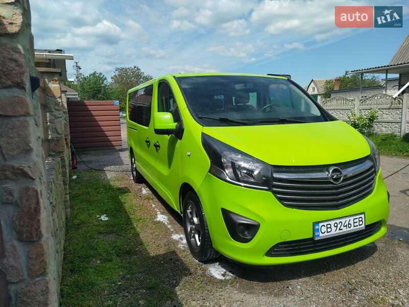 Мінівен Opel Vivaro 2015 в Чернігові