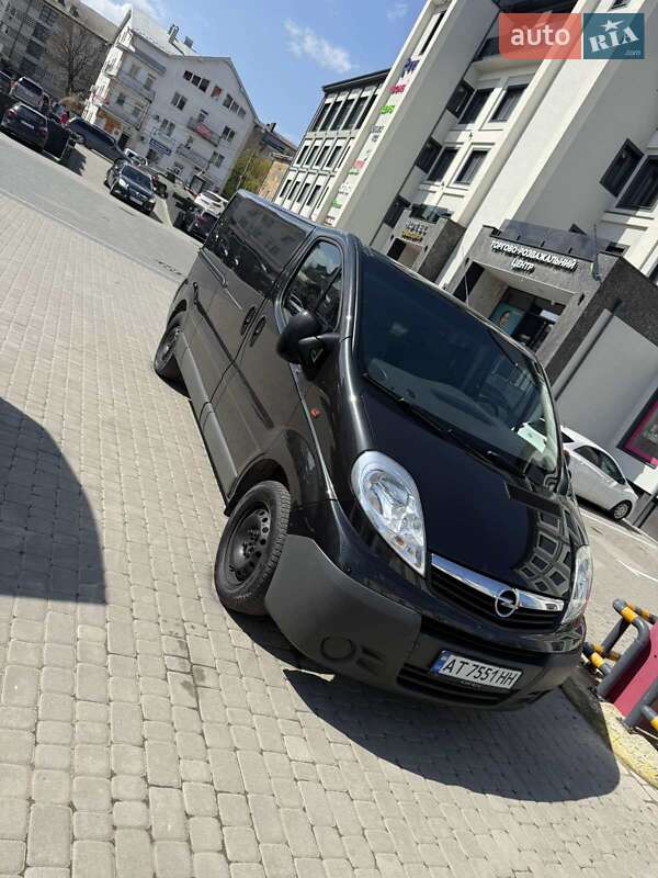 Вантажний фургон Opel Vivaro 2012 в Коломиї