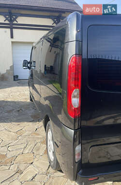 Мінівен Opel Vivaro 2013 в 