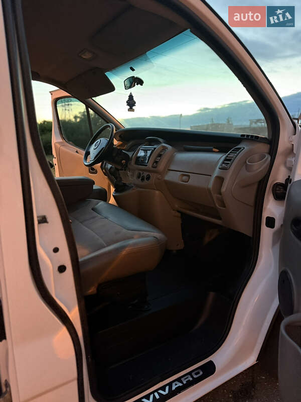Минивэн Opel Vivaro 2007 в Виноградове