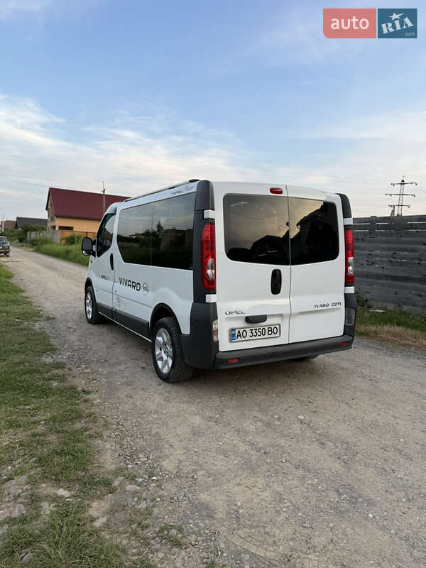 Минивэн Opel Vivaro 2007 в Виноградове