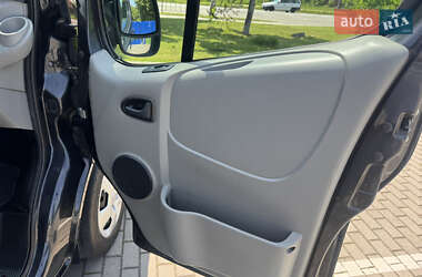 Мінівен Opel Vivaro 2013 в 