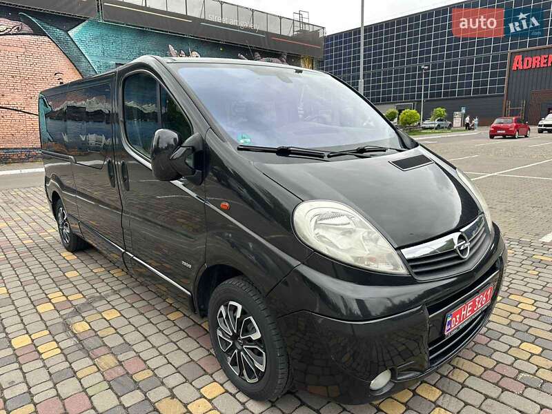 Мінівен Opel Vivaro 2013 в Луцьку