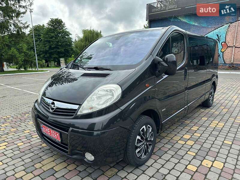 Мінівен Opel Vivaro 2013 в Луцьку