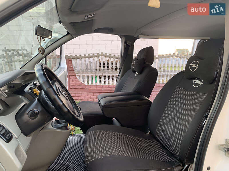 Минивэн Opel Vivaro 2007 в Отынии