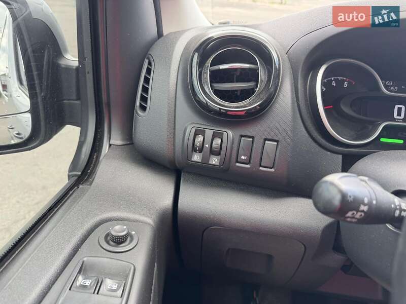 Минивэн Opel Vivaro 2017 в Львове