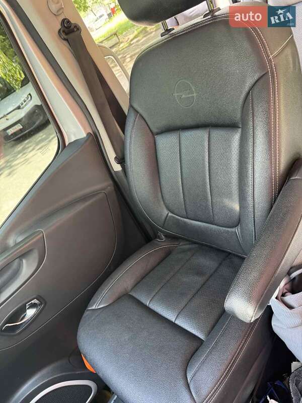 Минивэн Opel Vivaro 2017 в Львове