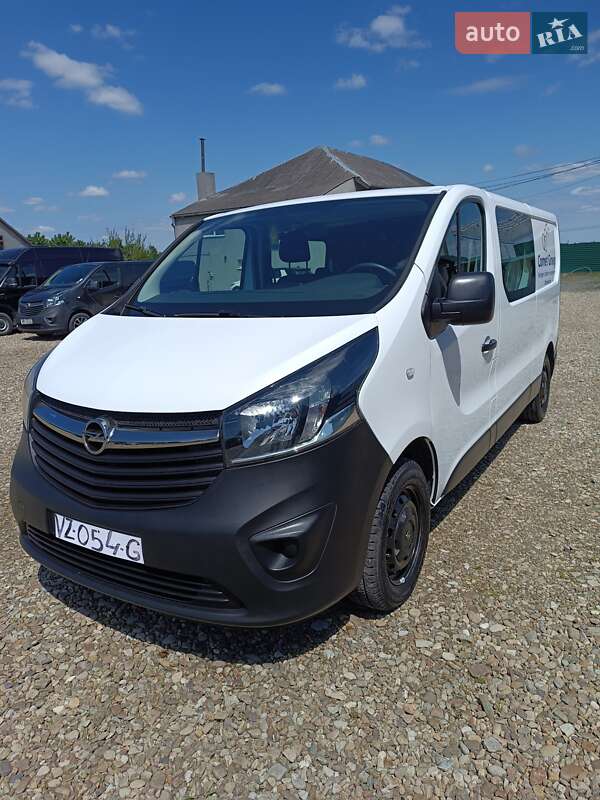 Вантажопасажирський фургон Opel Vivaro 2016 в Дубні