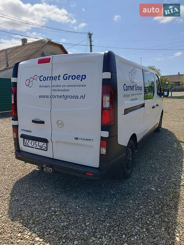 Вантажопасажирський фургон Opel Vivaro 2016 в Дубні