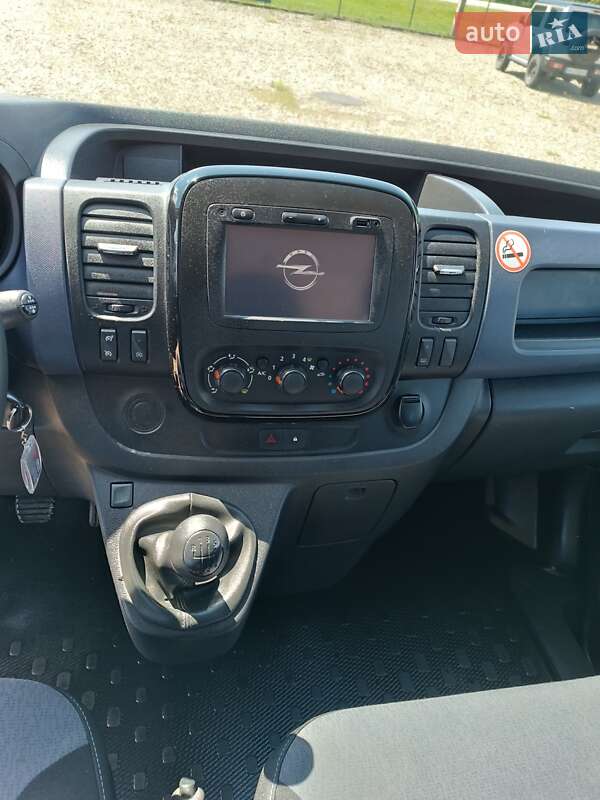 Вантажопасажирський фургон Opel Vivaro 2016 в Дубні