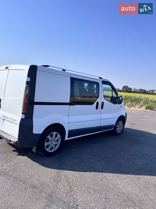 Мінівен Opel Vivaro 2004 в Білгороді-Дністровському