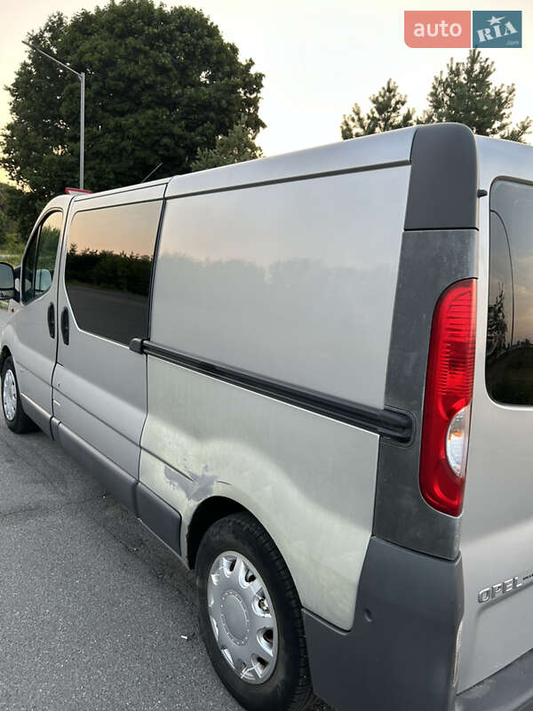 Грузопассажирский фургон Opel Vivaro 2009 в Чернигове