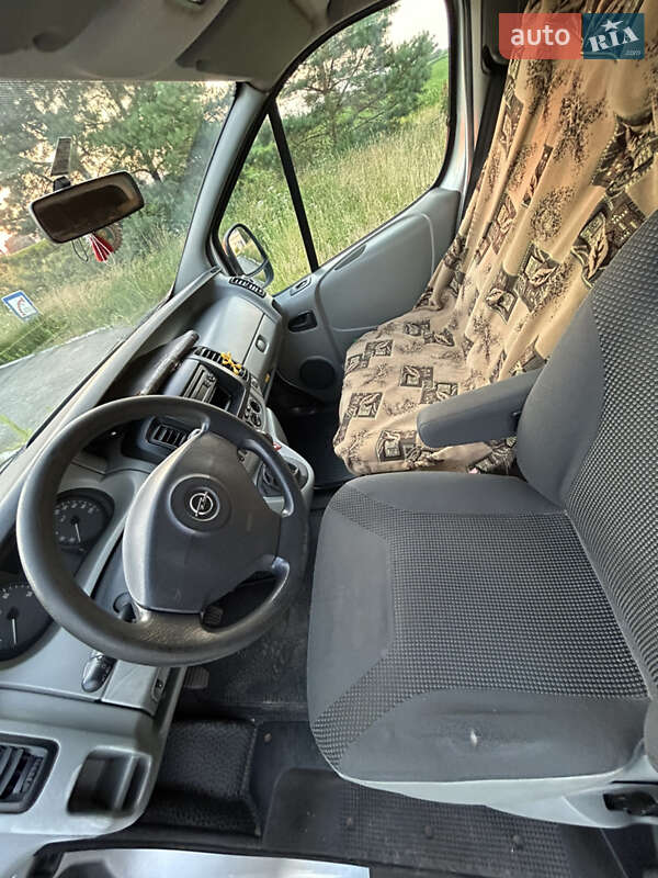 Грузопассажирский фургон Opel Vivaro 2009 в Чернигове