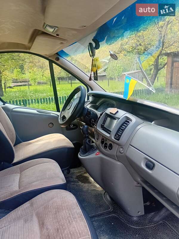 Минивэн Opel Vivaro 2002 в Косове