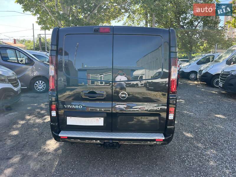 Грузопассажирский фургон Opel Vivaro 2016 в Одессе