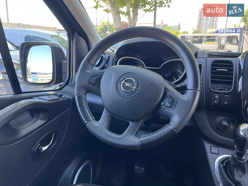 Грузопассажирский фургон Opel Vivaro 2016 в Одессе