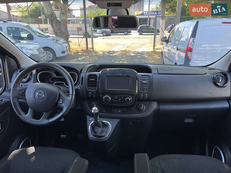 Грузопассажирский фургон Opel Vivaro 2016 в Одессе
