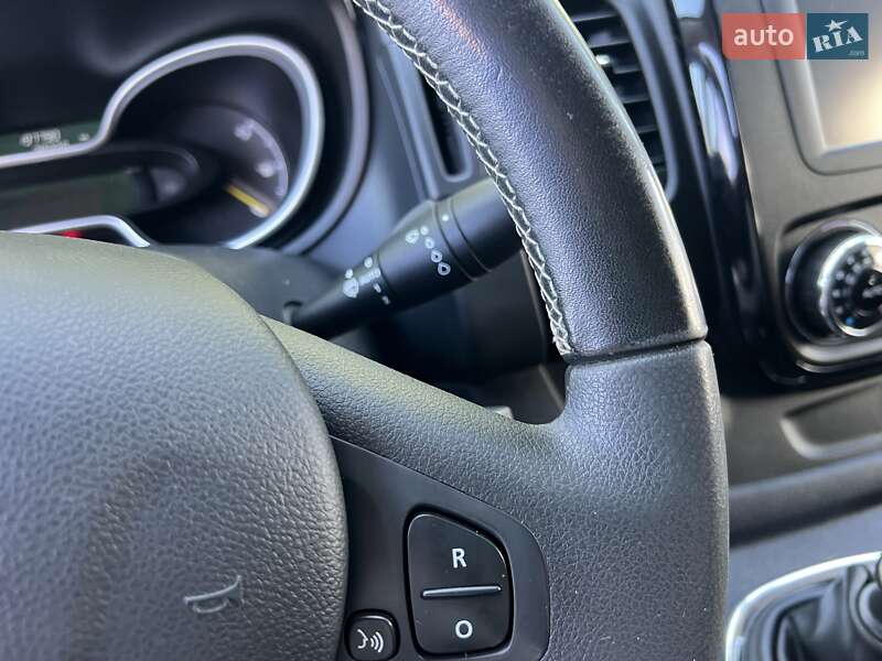 Грузопассажирский фургон Opel Vivaro 2016 в Одессе