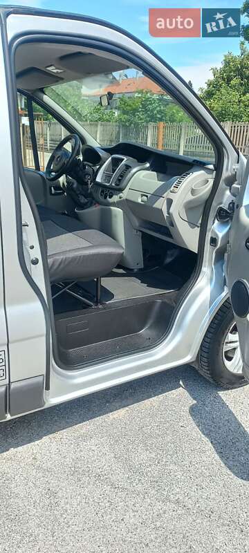 Минивэн Opel Vivaro 2011 в Снятине