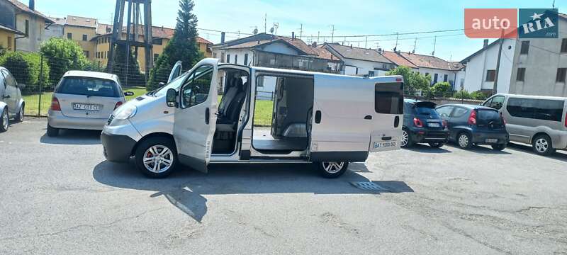 Минивэн Opel Vivaro 2011 в Снятине