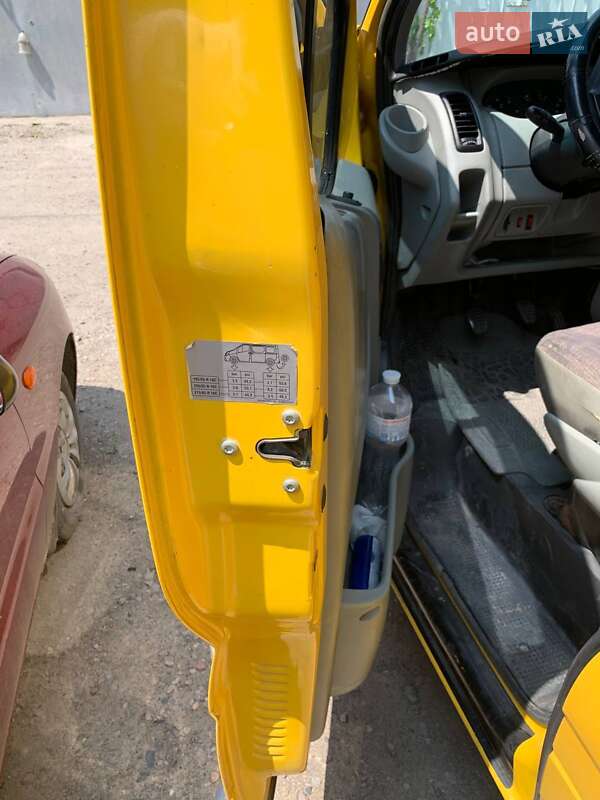Грузовой фургон Opel Vivaro 2004 в Одессе