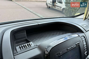 Мінівен Opel Vivaro 2015 в 