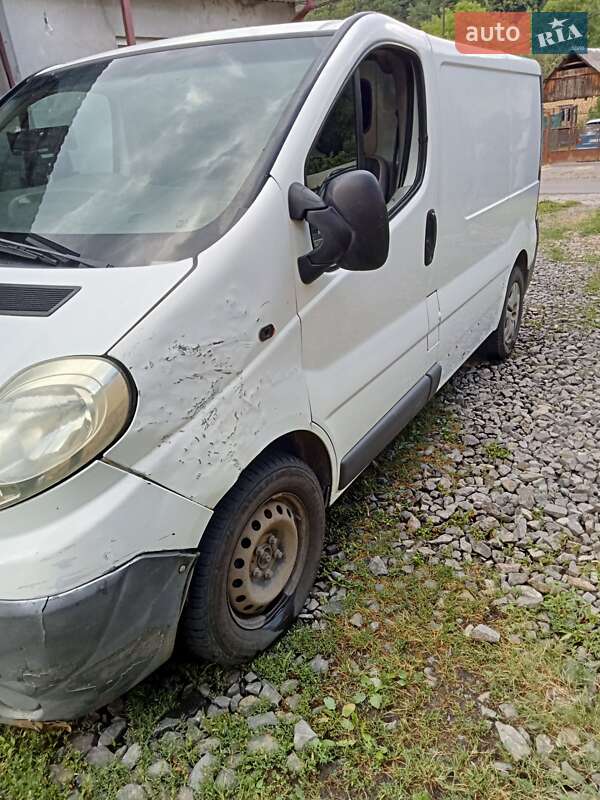 Вантажопасажирський фургон Opel Vivaro 2012 в Ужгороді