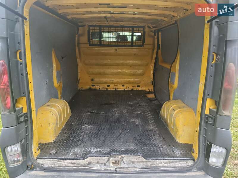 Грузовой фургон Opel Vivaro 2004 в Косове
