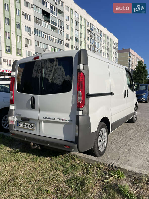 Грузовой фургон Opel Vivaro 2012 в Полтаве