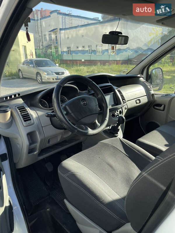Грузовой фургон Opel Vivaro 2012 в Полтаве