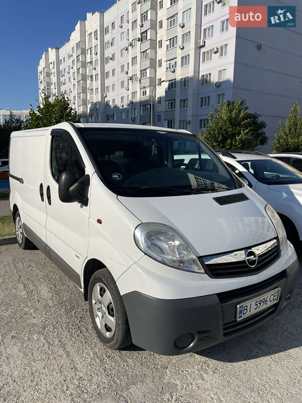 Грузовой фургон Opel Vivaro 2012 в Полтаве