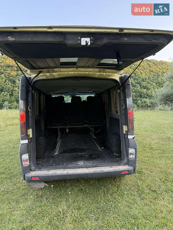 Минивэн Opel Vivaro 2004 в Бучаче
