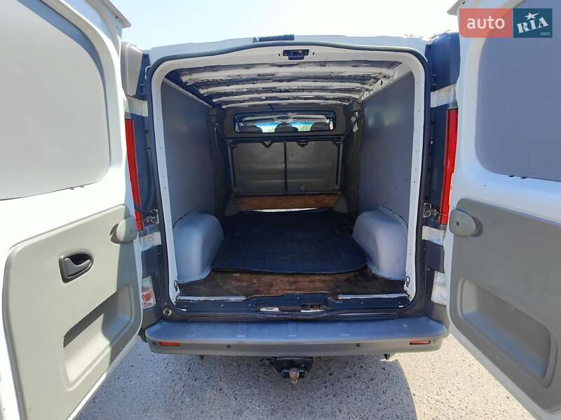Грузопассажирский фургон Opel Vivaro 2012 в Николаеве