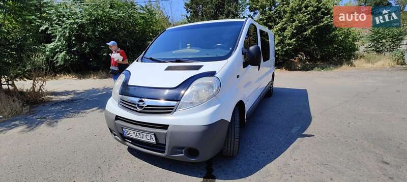 Грузопассажирский фургон Opel Vivaro 2012 в Николаеве