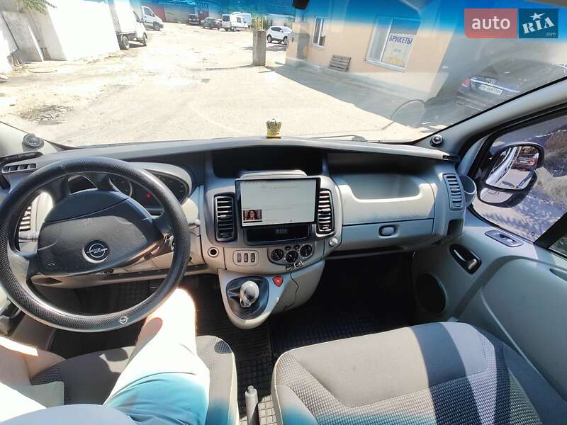 Грузопассажирский фургон Opel Vivaro 2012 в Николаеве