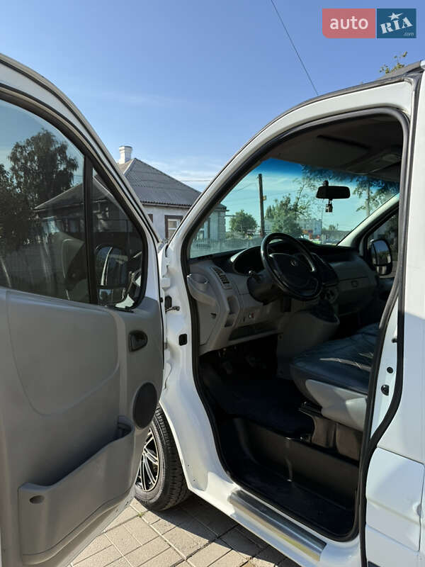 Минивэн Opel Vivaro 2011 в Лозовой