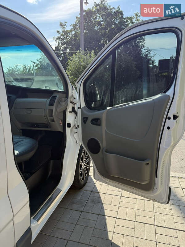 Минивэн Opel Vivaro 2011 в Лозовой
