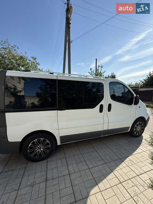 Минивэн Opel Vivaro 2011 в Лозовой