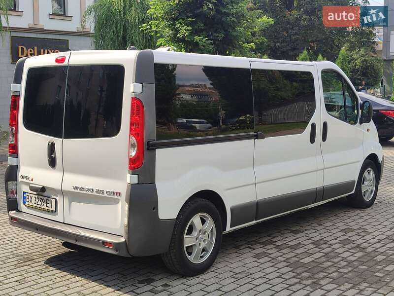 Минивэн Opel Vivaro 2011 в Каменец-Подольском
