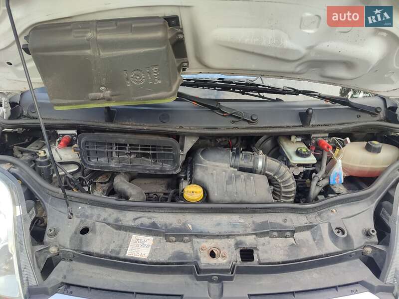 Минивэн Opel Vivaro 2011 в Каменец-Подольском