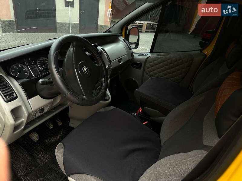 Минивэн Opel Vivaro 2004 в Черновцах
